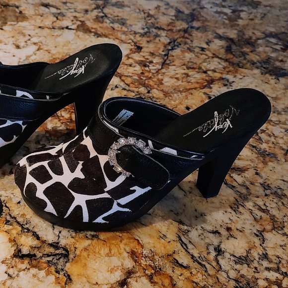 Women's Very Volatile animal print cowhide mules SZ 9 4.5" heel pre-owned. - Picture 12 of 16